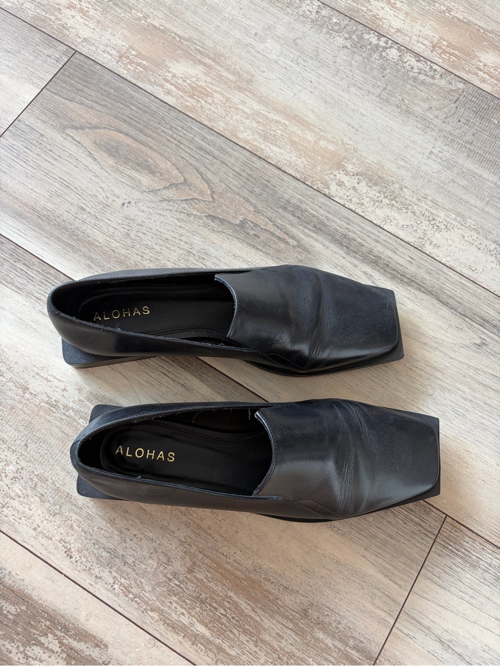 Alohas Women's Black Square-Toe Leather Loafers